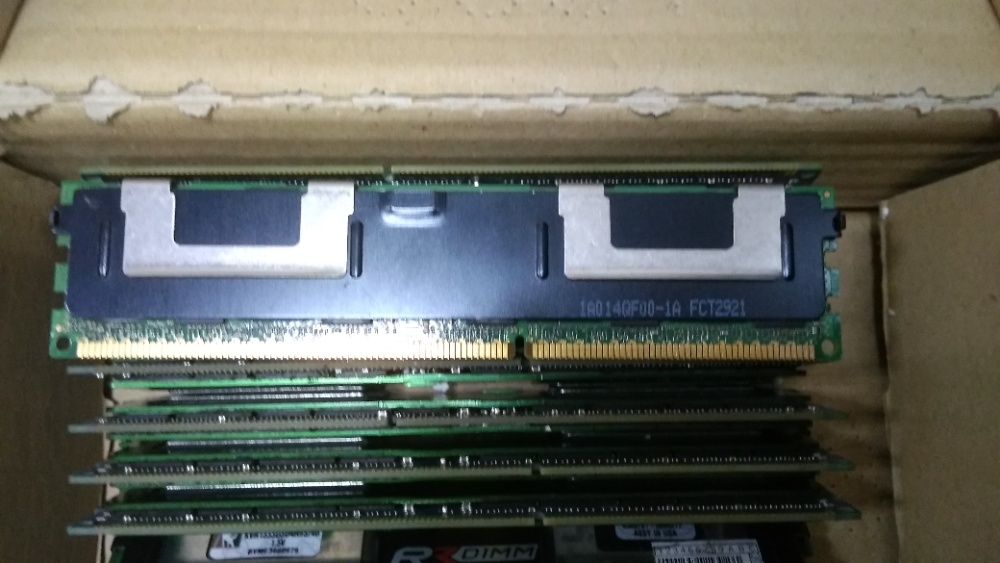 Память Kingston 4 GB DDR3 1333 MHz (KVR1333D3D4R9S/8G)