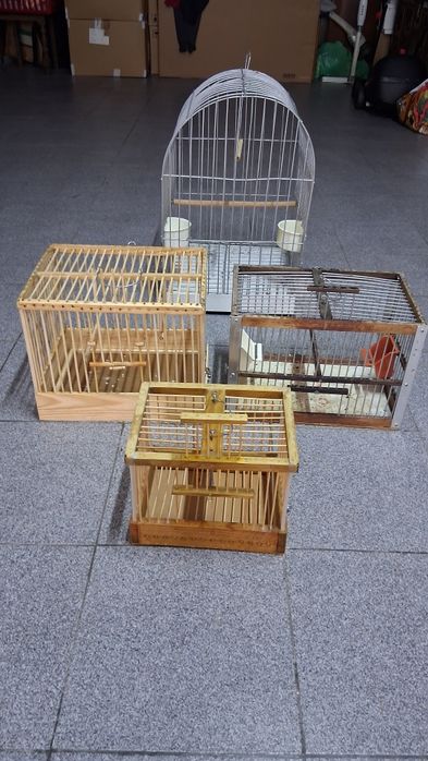 4 gaiolas por 35 €.