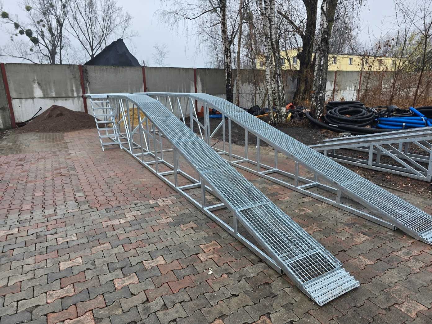 Najazdy samochodowe rampa długie samopoziomujące kanał Warsztat