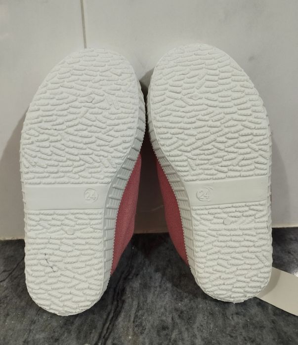 Sapatilhas Rosa Novas da Unit Shoes - Tam. 24