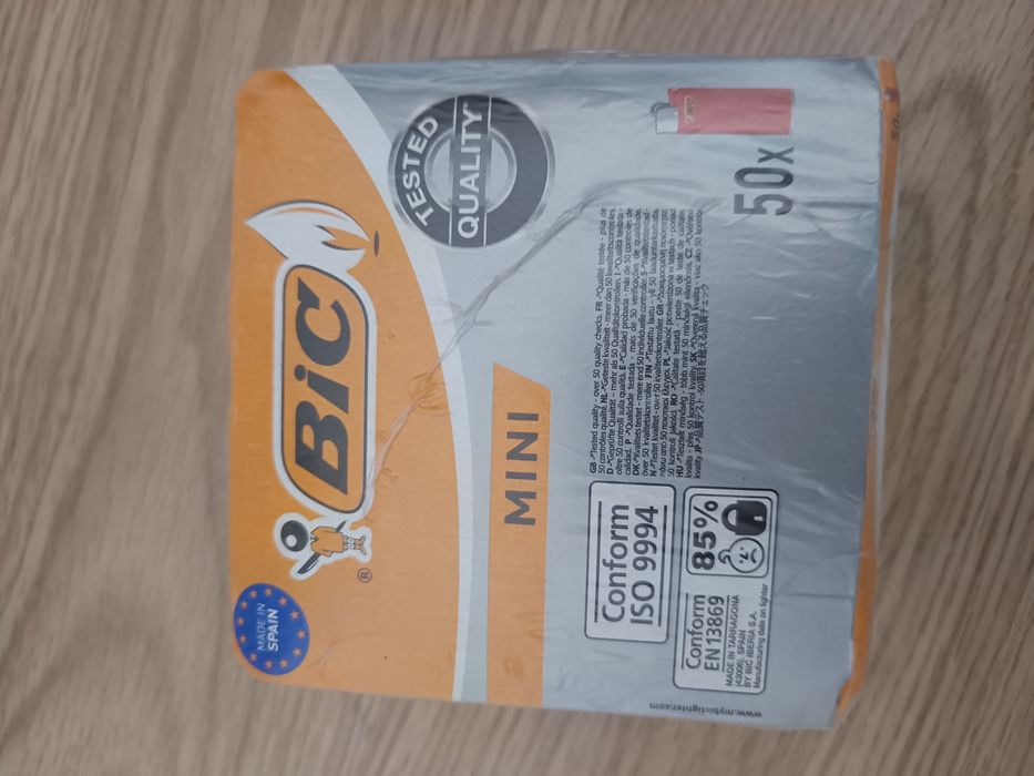 Conjunto de 50 isqueiros BIC