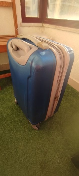 Mala de Viagem Rígida Azul Brilhante - Perfeita para suas Próximas Ave