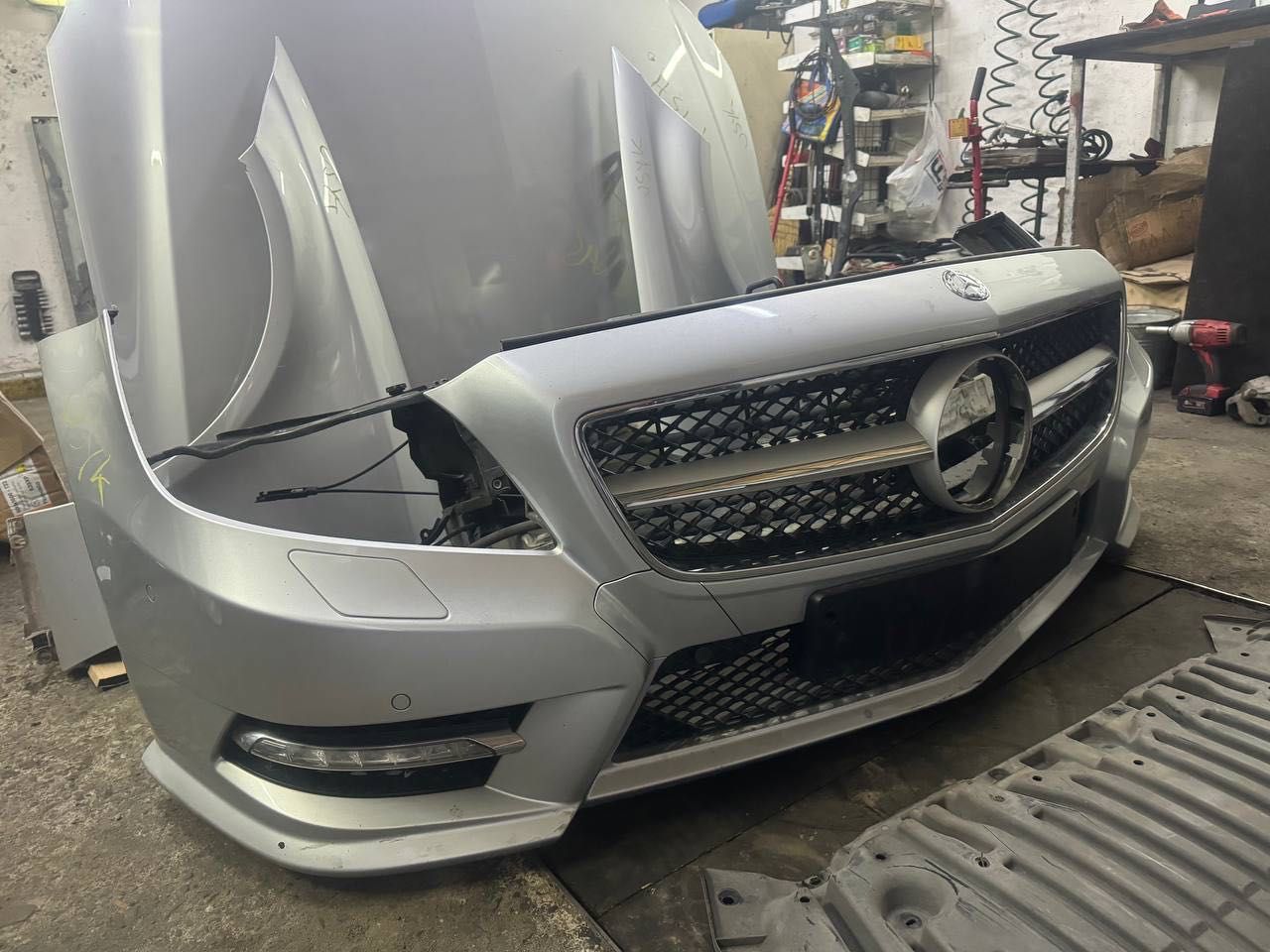 Бампер передній Mercedes W218 дорест АMG