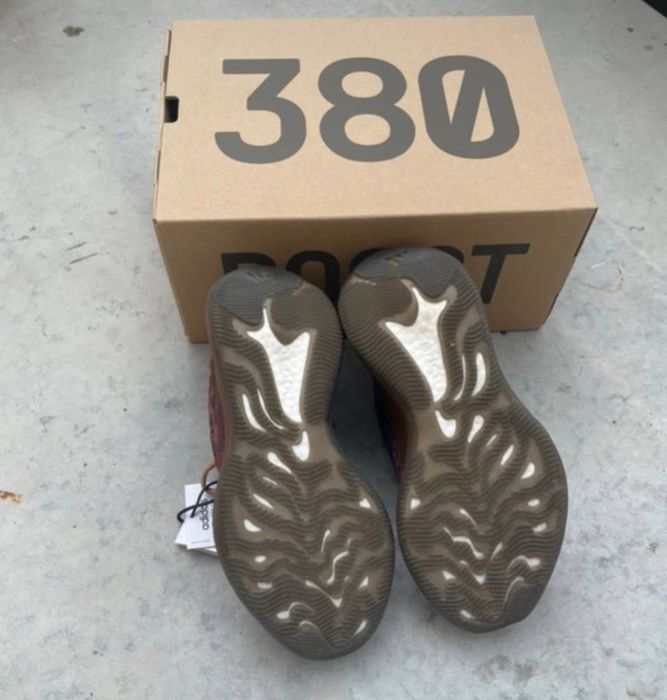Buty Adidas Yeezy Boost 380