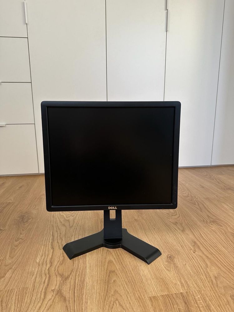 Monitory - Dell 19” i Samsung 17”