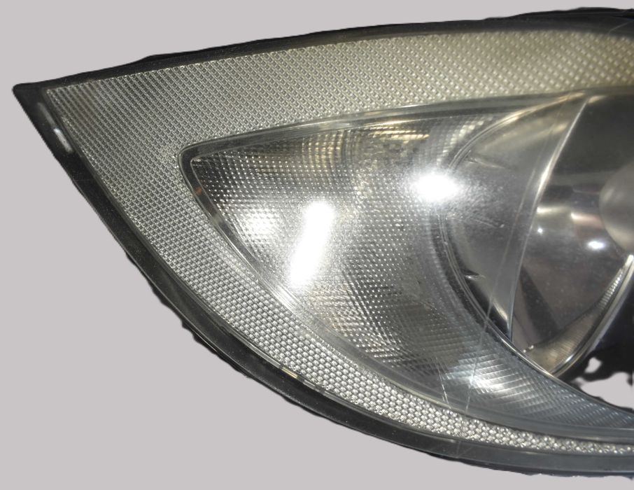 Farol direito Bmw E90/E91 com defeito