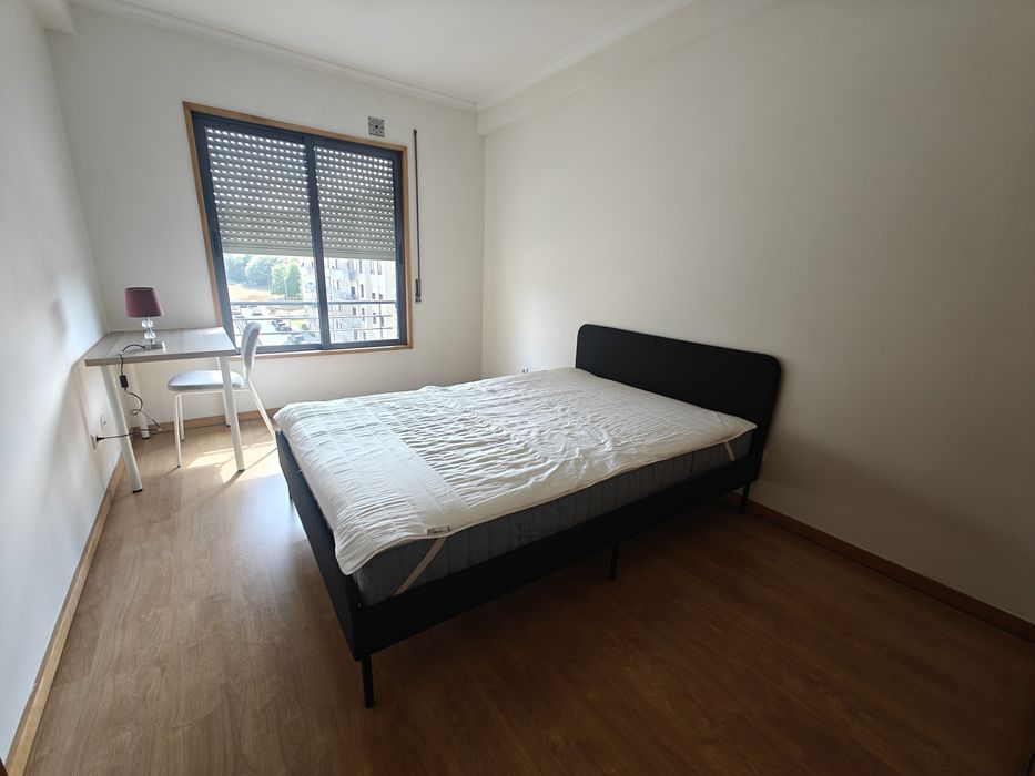 Arrenda-se quarto a rapariga disponível a partir de 1 de Janeiro 2026