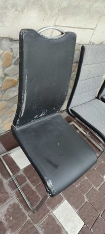 Гарні крісла на металевому каркасі з Німеччини