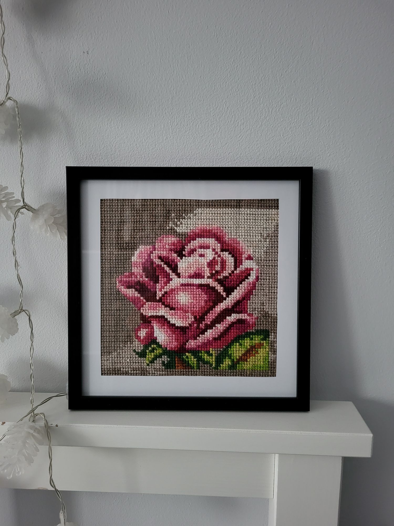 Obrazek ,kanwa ,róża, haft, 21.5 x 21.5 cm