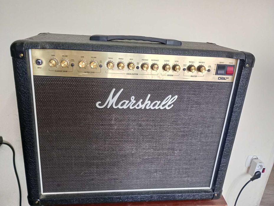 Marshall DSL40 + footswitch + kabel siecowy