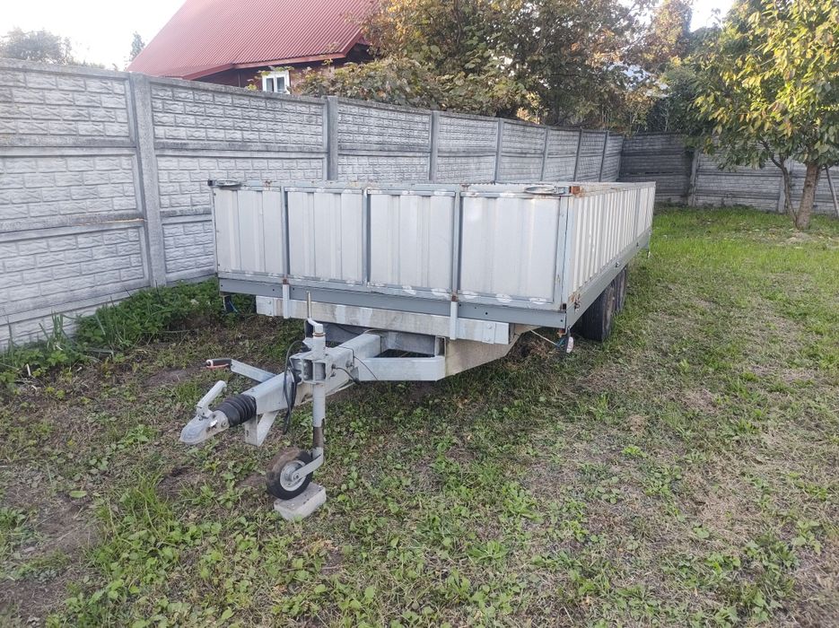 Przyczepa samochodowa