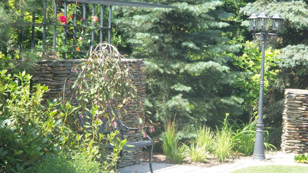 Łupek ogrodowy, kamień na mury, oczka wodne, ścieżki, alejki, na mur