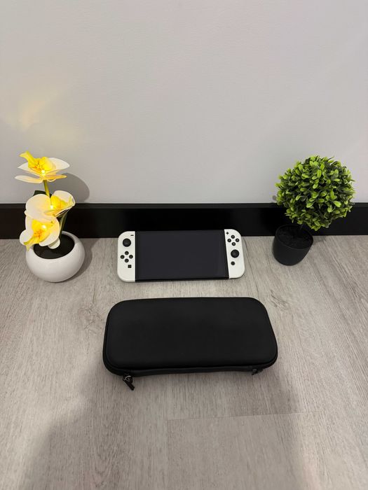 Konsola Nintendo Switch OLED + Etui - Super Stan