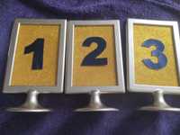 Tabliczki z numerami na stoły