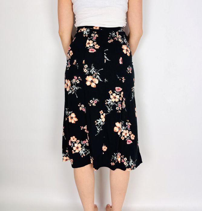 Czarna spódnica midi w kwiatowy wzór z rozcięciem po boku XXS 32 H&M