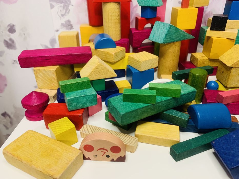 Drewniane, kolorowe klocki do budowania