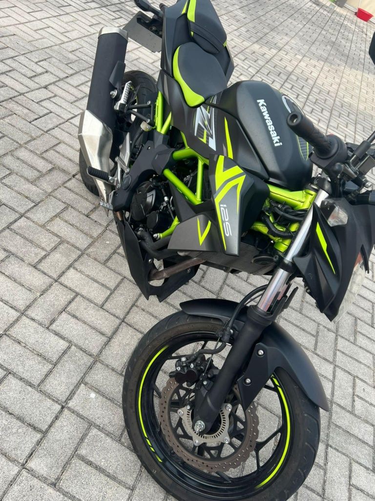 Mota Kawasaki Z125