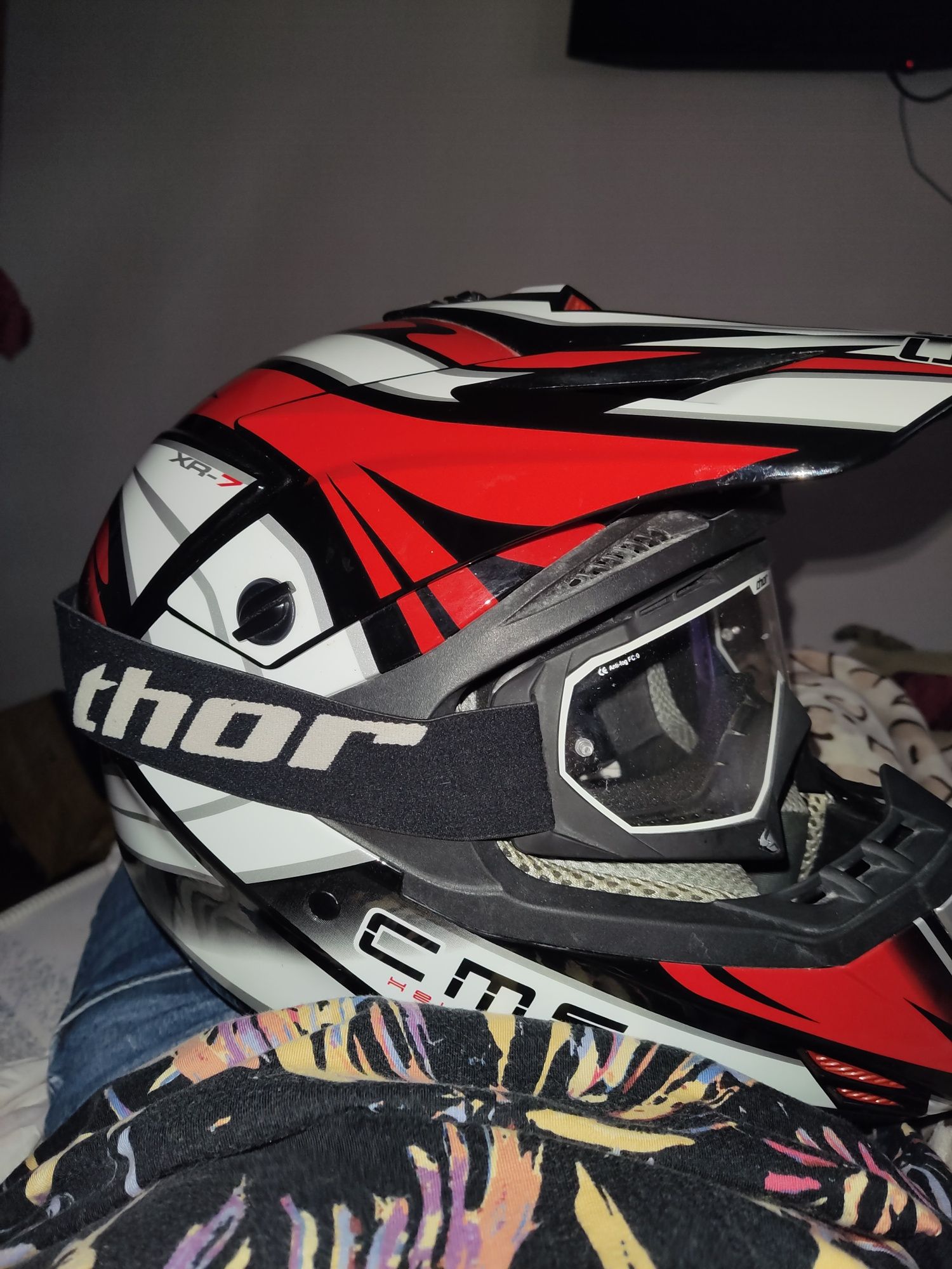 Capacete (CMS Helmts XR-7) tamanho L + óculos THOR