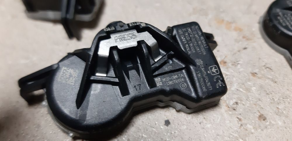 Czujnik ciśnienia TPMS Renault Dacia NISSAN KOMPLET 407004CB0A + zawor