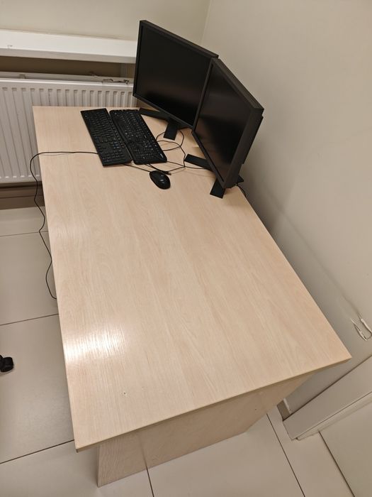 Duże biurko z szafką pomocniczą