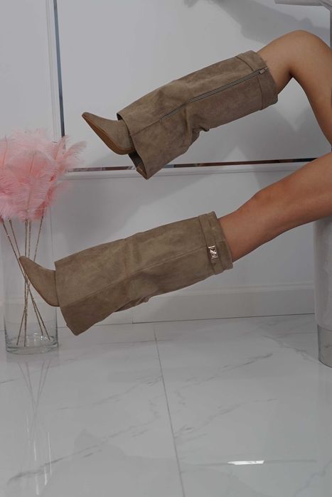 Kozaki na obcasie beżowe nowe z wywijaną cholewką