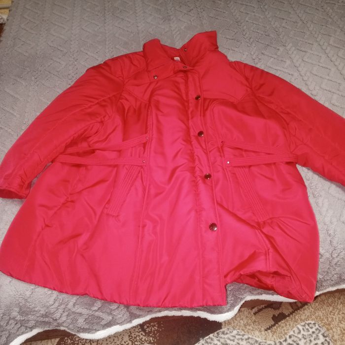 Продаю куртку очень большого размера.