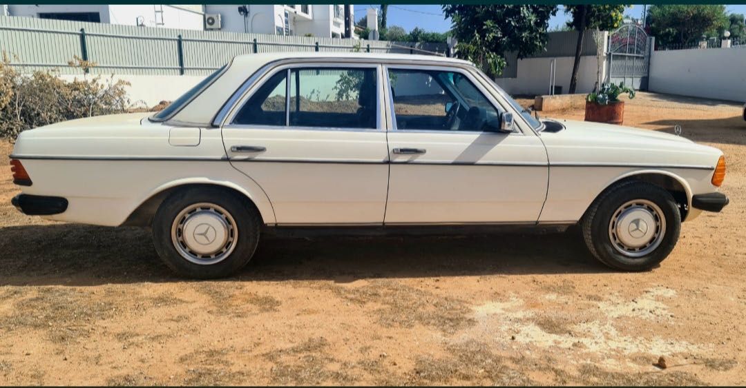 Mercedes 240D Limousine