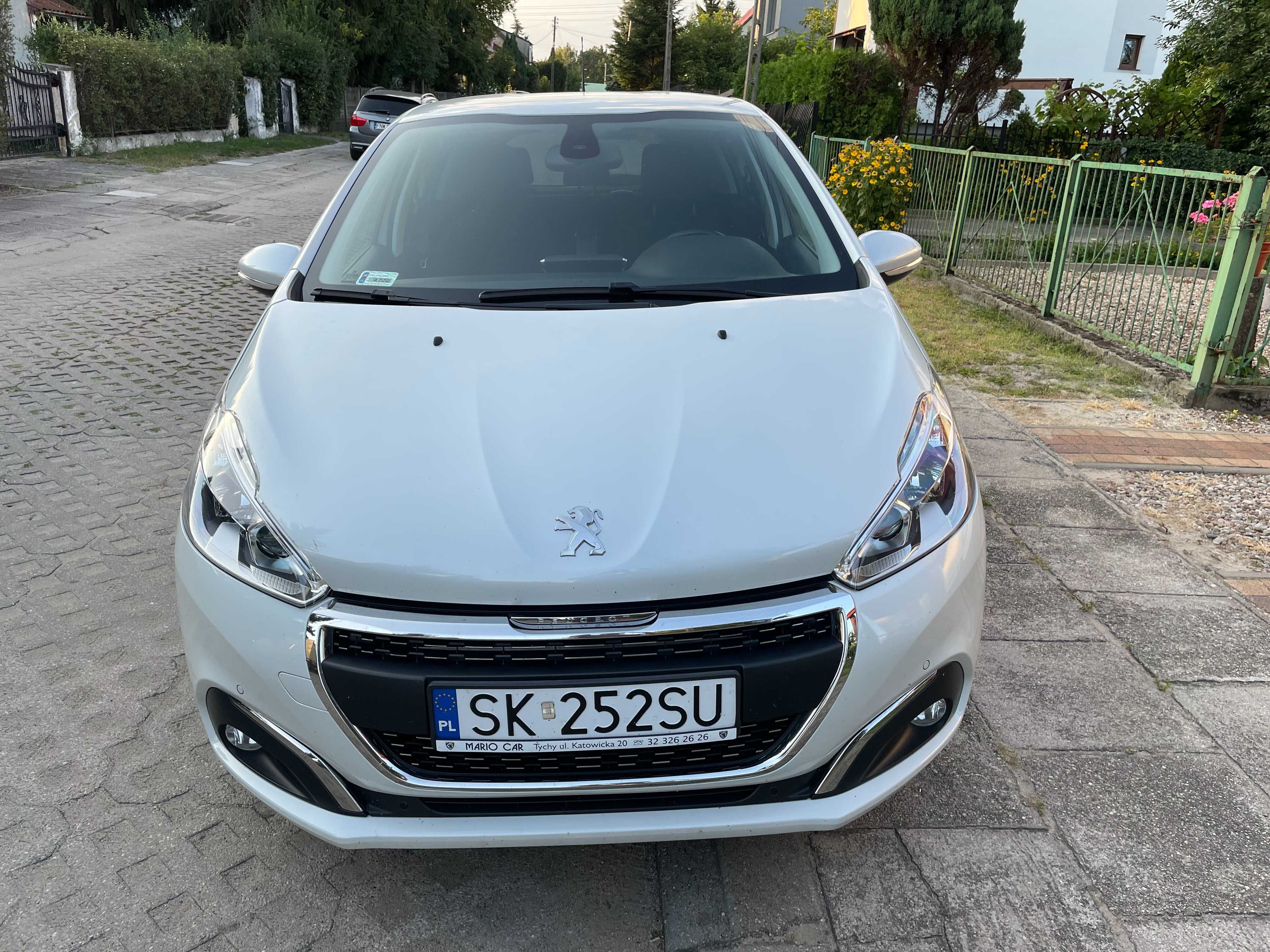 PEUGEOT 208 Allure +