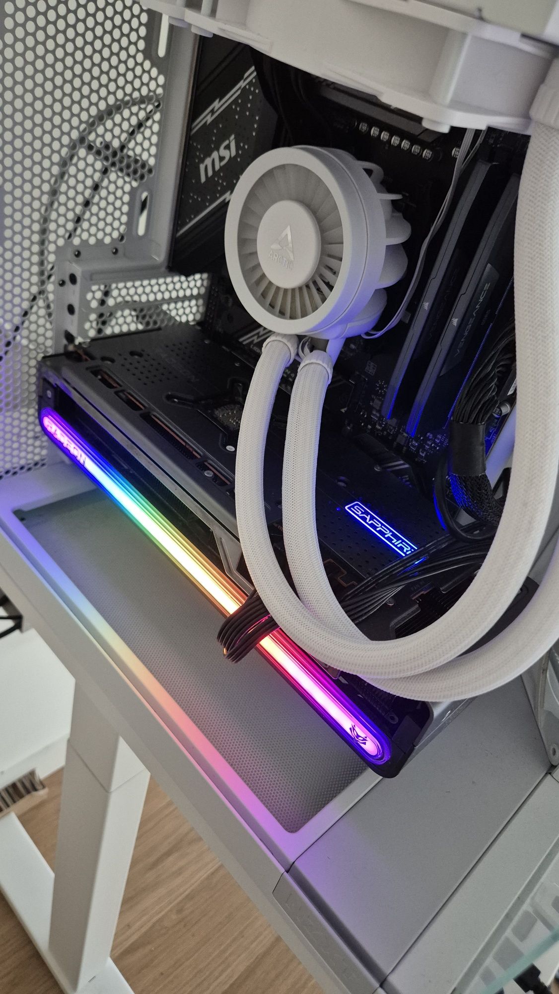 Gráfica AMD radeon rx7800xt saphire nitro+ 16gb