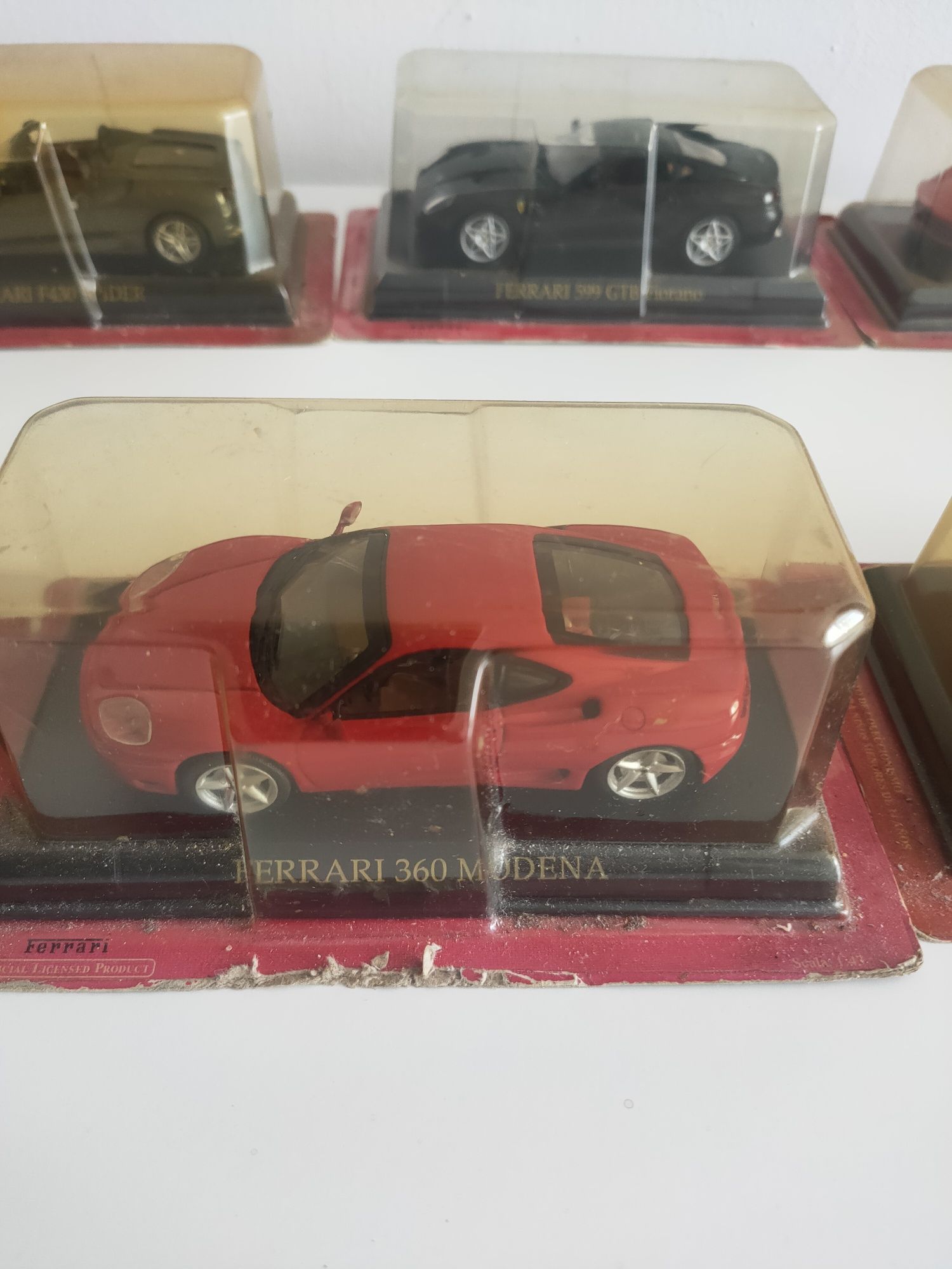 Kolekcja metalowych modeli Ferrari w skali 1:43