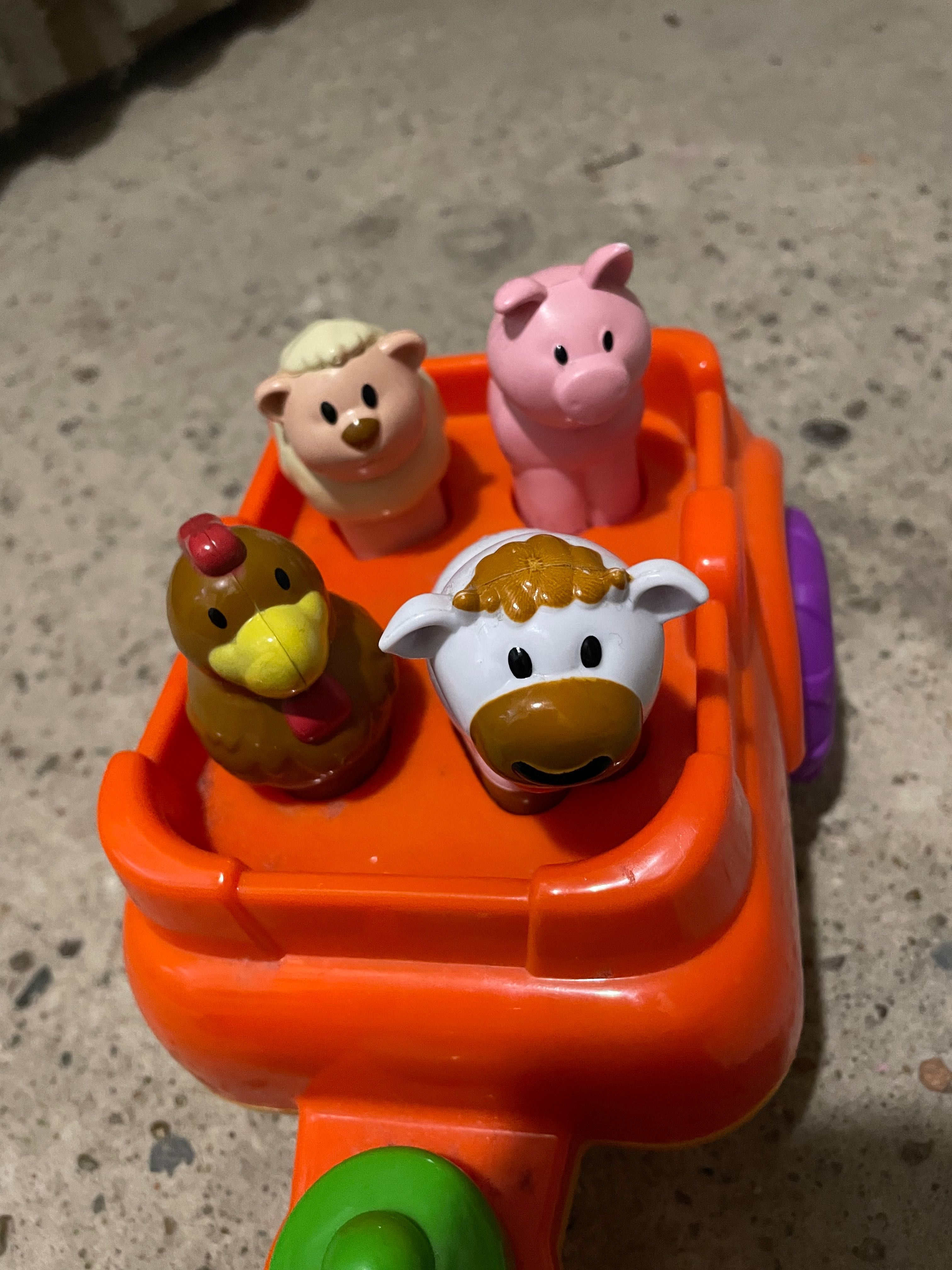 Zabawka traktor, farmer i zwierzątka