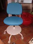 Vendo cadeira de criança Ikea (para secretária) NOVA