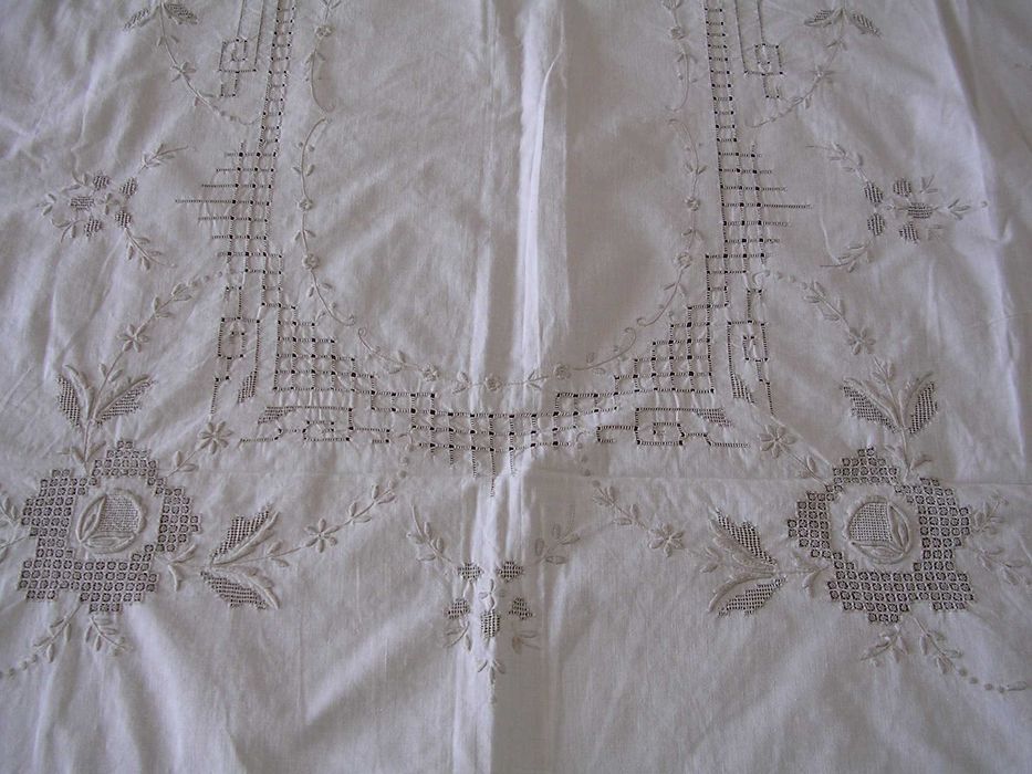 Stary obrus bawełniany haftowany