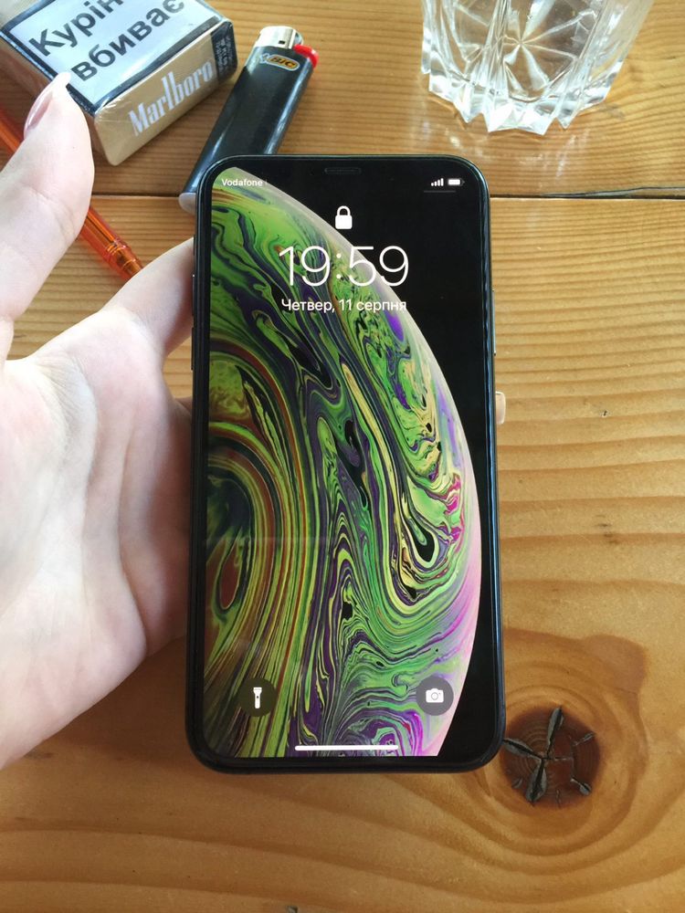 Продам iPhone Xs