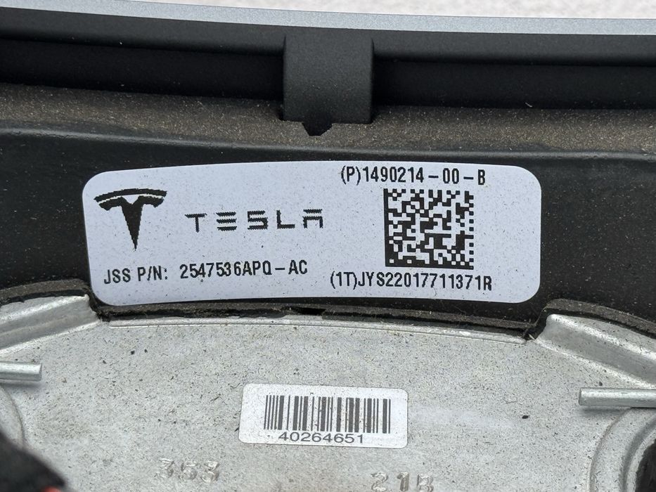 Рулі з підігрівом Tesla Model 3, Y в ідеалі 1490214-00-B