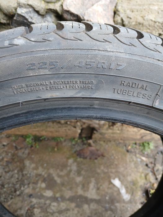 Продам зимние шины размер : 225/45/17 -дюймов