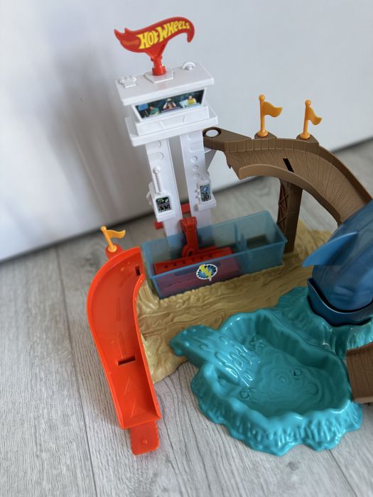 Трек Hot Wheels полювання на акулу