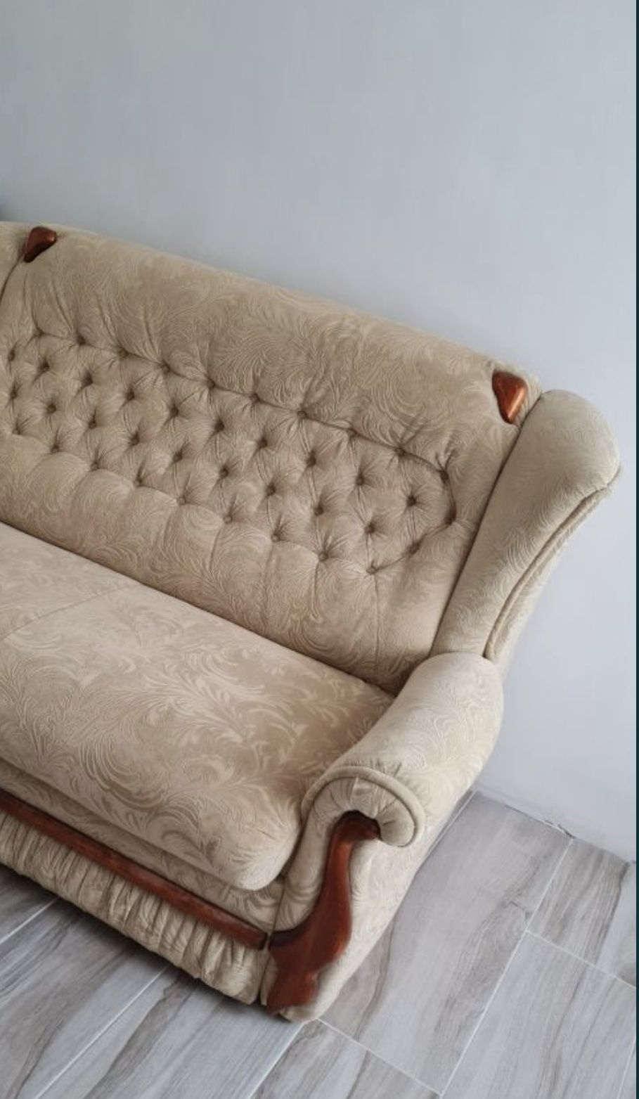 Продам КРЕПКИЙ качественный диван
