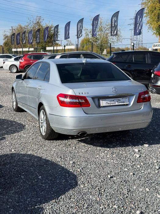 Мерседес 212 2011 1.8 Бензин