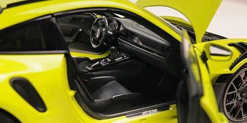 Porsche 911 (992) GT3RS 2023 acid green Minichamps 1:18