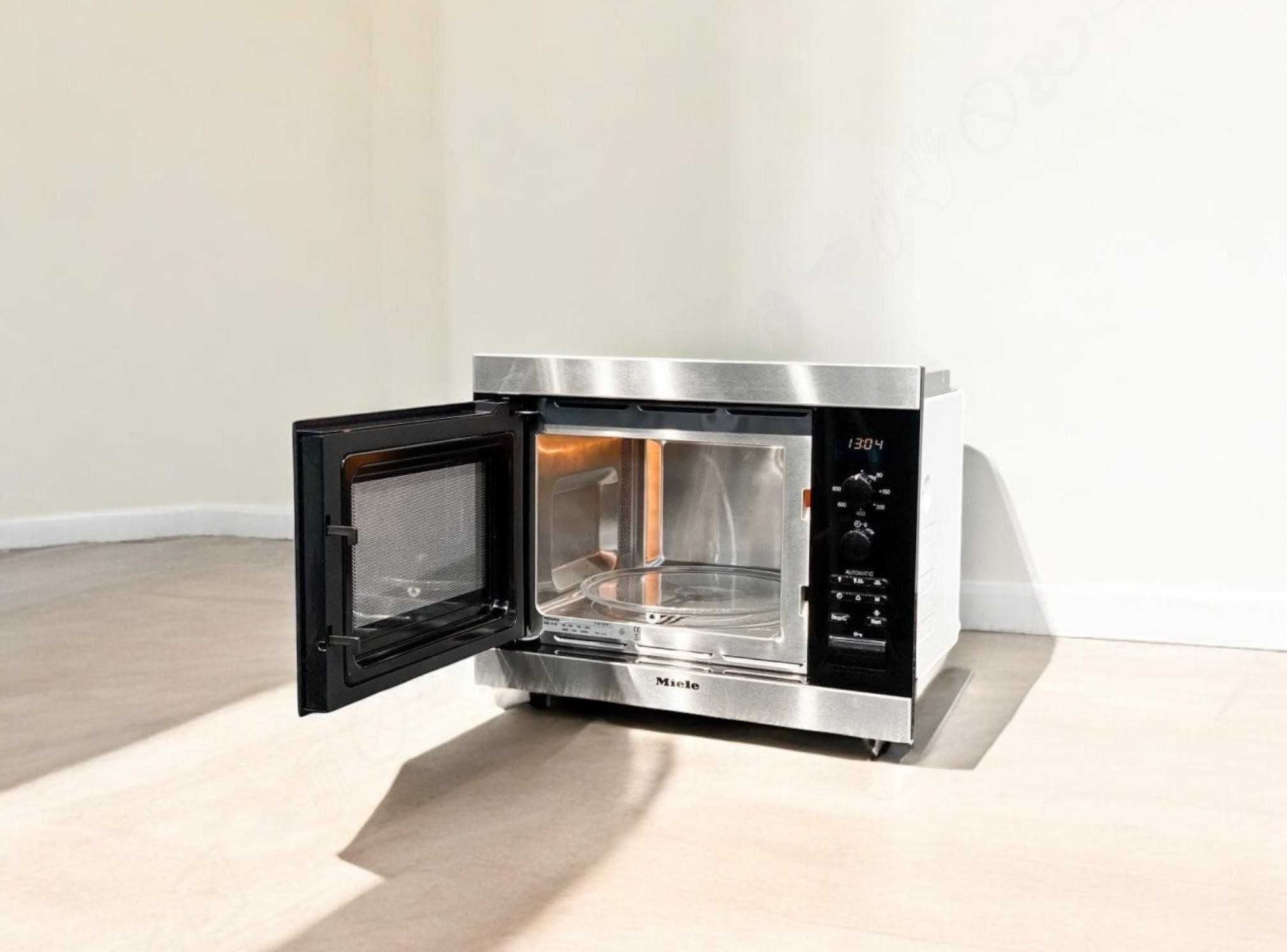 Встраиваемая микроволновая печь Miele M 8151-2 CleanSteel