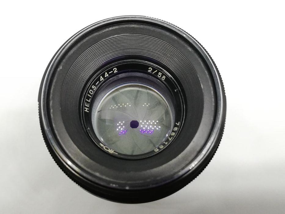 Helios-44-2 58mm 2.0 M42 (Swirly bokeh)