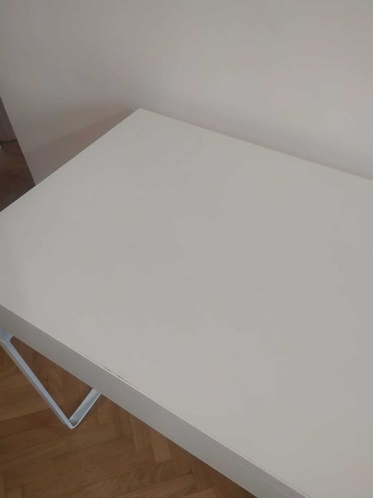 Białe biurko Ikea MICKE