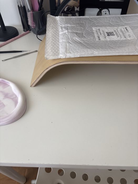 Secretaria ikea com cadeira