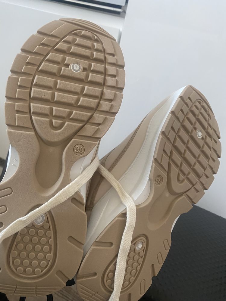 Sneakersy nowe r.38