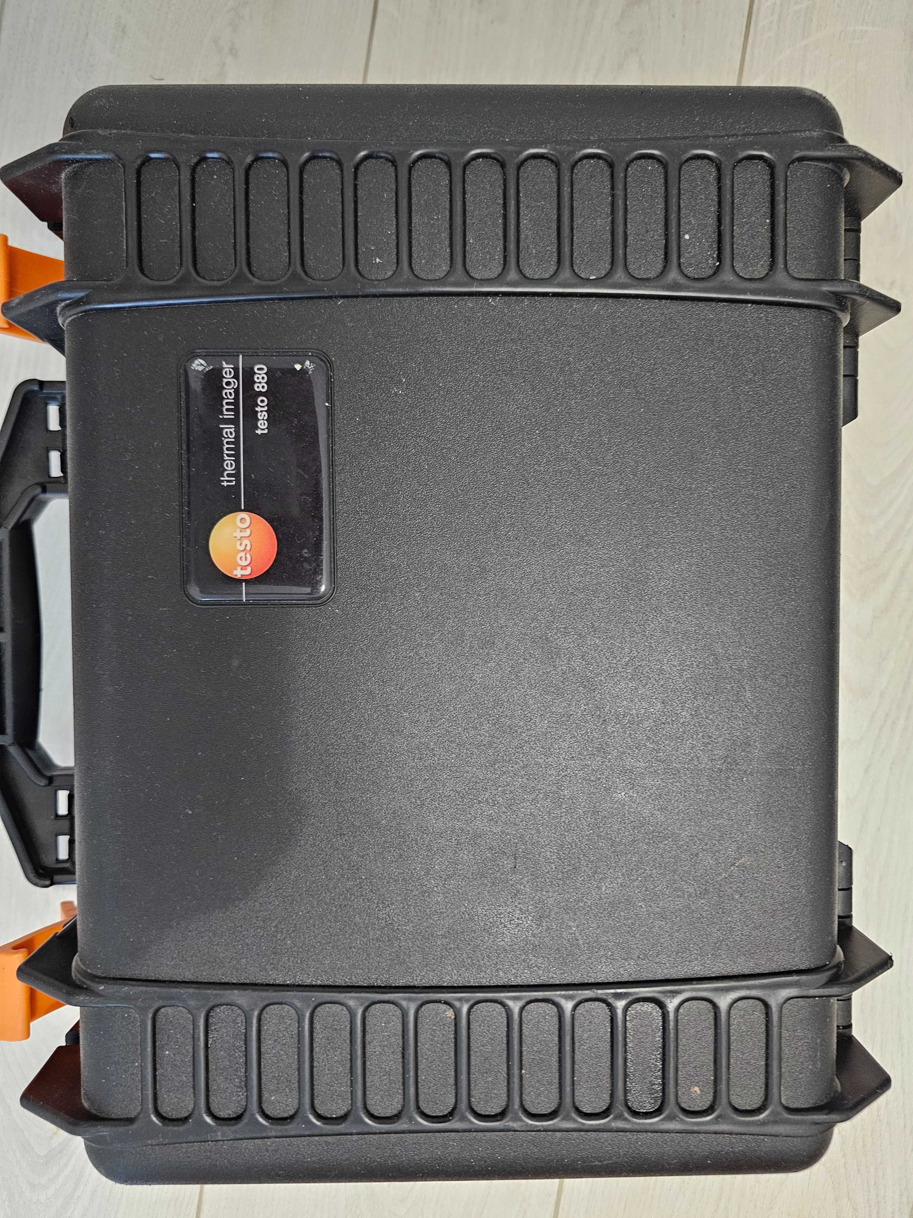 Kamera termowizyjna Testo 880.