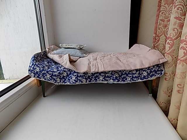 Кровать для кукол металлическая с постельным бельем СССР