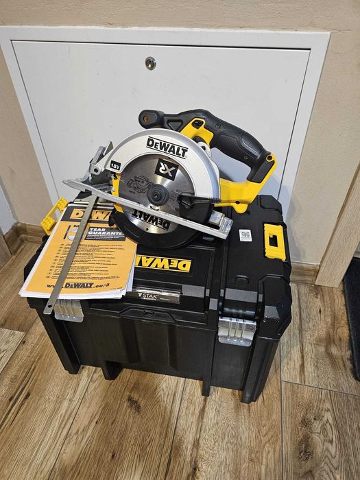 Sprzedam Pilarka tarczowa DCS391NT 18V 165mm + skrzynia - NOWA