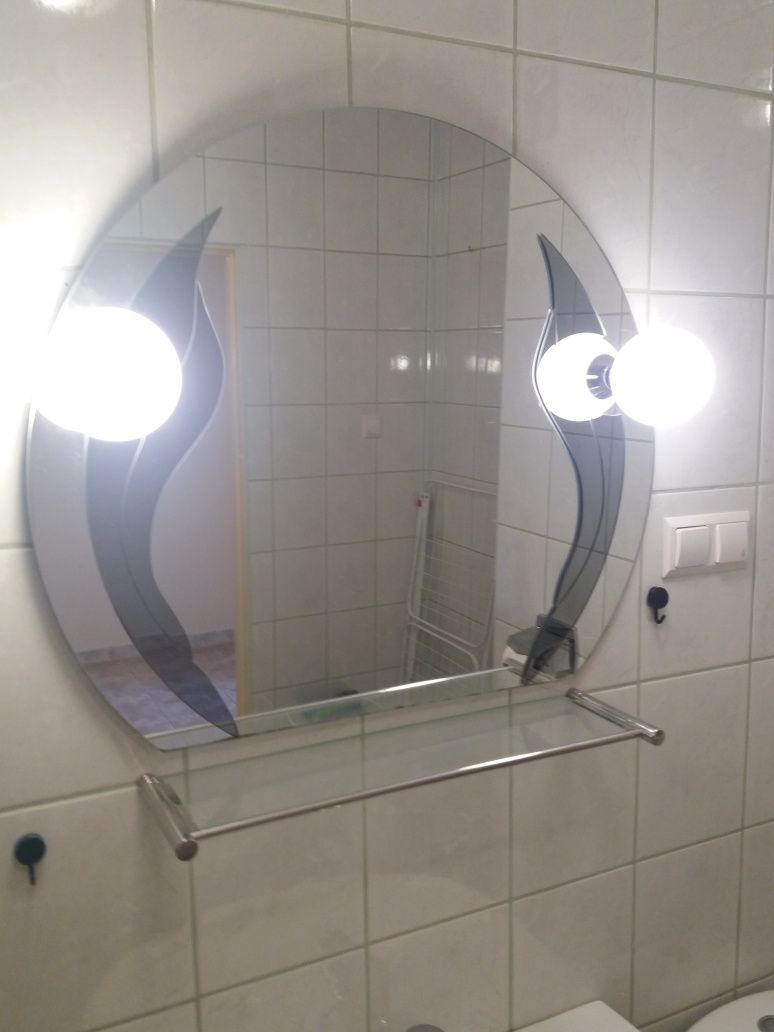 Sprzedam lustro z oświetleniem i półką do łazienki