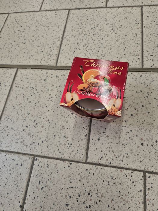 Świece.o zapachu świąt Bożego Narodzenia